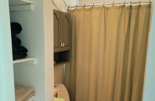 Indialantic House | 2BR Beach Getaway, Full Kitchen, Large Yard, Steps From The Beach, Melbourne, FL