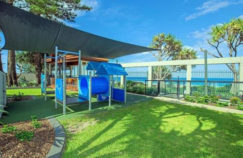 Surfers Paradise Apartment | 2BR Beachfront Family Friendly Surfers Apartment