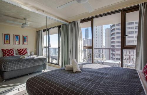 Surfers Paradise Apartment | 2BR Beachfront Family Friendly Surfers Apartment