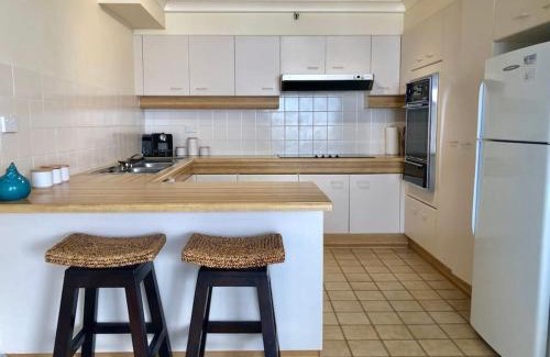 Surfers Paradise Apartment | 2BR Beachfront Family Friendly Surfers Apartment
