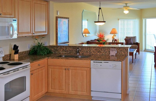 Treasure Island Condo | 2BR Beachfront Condo: Romantic Getaway