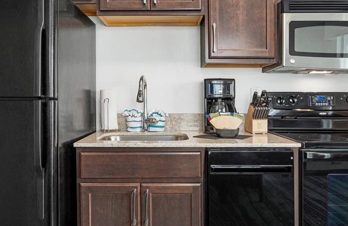 Ash Condo | 2br Boulevard Condo Ocean & Waterpark Fun!