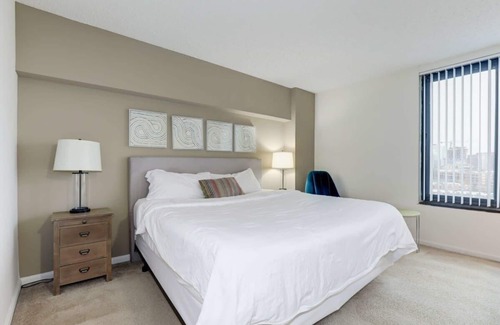 Radnor - Fort Myer Heights Apartment | 2BR Central Apartment Spacious Layout & Balcony