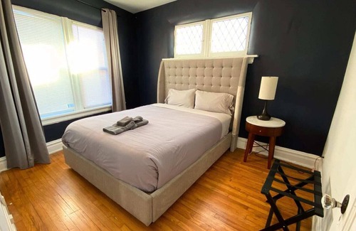 University City Apartment | 2BR|Close to WashU, Delmar Loop, DTown Clayton|W&D