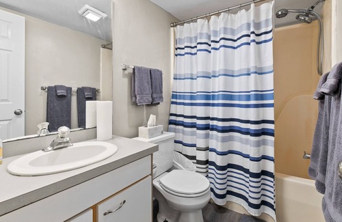 Charlottesville Condo | 2BR Comfort in the C'Ville woods
