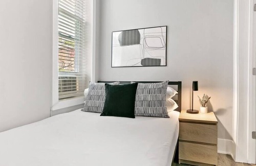 West Town Apartment | 2BR Comfy and Stylish Apt in West Town