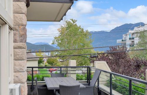 Harrison Hot Springs Apartment | 2BR Condo Urban Retreat