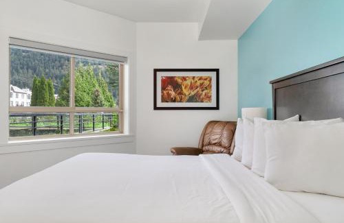 Harrison Hot Springs Apartment | 2BR Condo Urban Retreat
