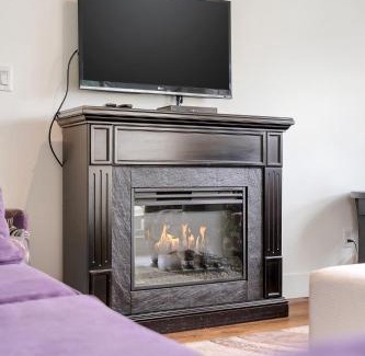 Harrison Hot Springs Apartment | 2BR Condo Urban Retreat