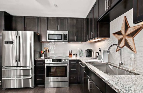 Asheville Condo | 2BR Condo w/Balcony + Free Tix | Walk to Downtown
