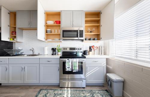 Gilbert Apartment | 2BR Condo Walking Distance To Downtown Gilbert