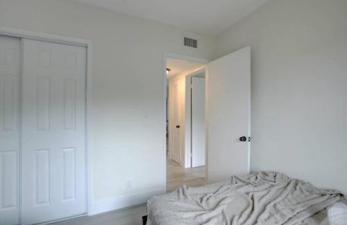 Imperial Point Apartment | 2BR Cozy FLL Retreat!
