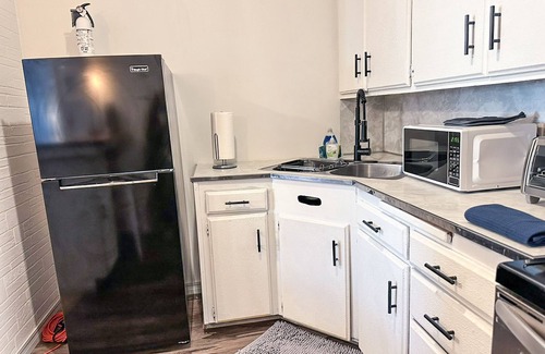 Midwest City Apartment | 2BR Cozy Winter Respite Haven in Midwest City