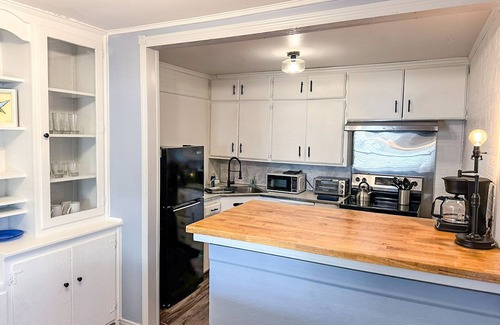 Midwest City Apartment | 2BR Cozy Winter Respite Haven in Midwest City