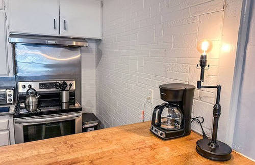 Midwest City Apartment | 2BR Cozy Winter Respite Haven in Midwest City