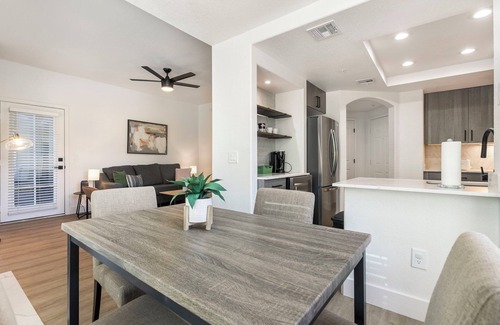 Pinnacle Peak Apartment | 2BR CozySuites at Kierland Commons with pool #11