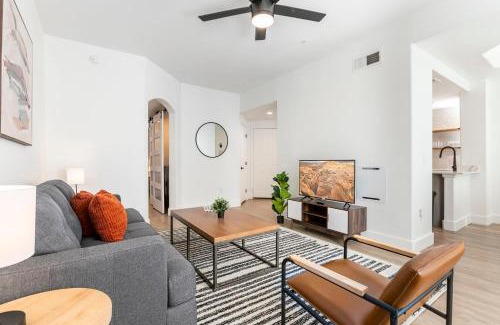 Kierland Apartment | 2BR CozySuites at Kierland Commons with pool #04