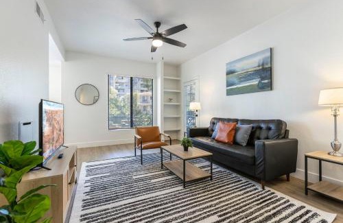Kierland Apartment | 2BR CozySuites at Kierland Commons with pool #05