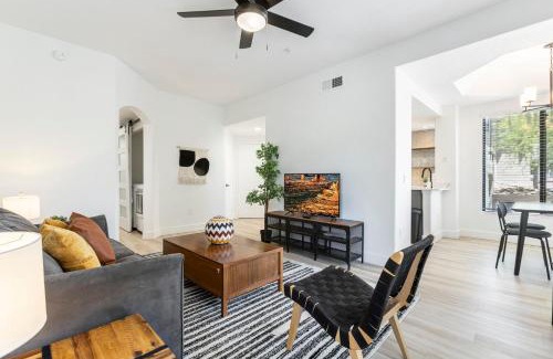 Kierland Apartment | 2BR CozySuites at Kierland Commons with pool #06