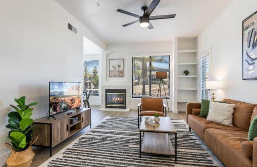 Kierland Apartment | 2BR CozySuites at Kierland Commons with pool #08