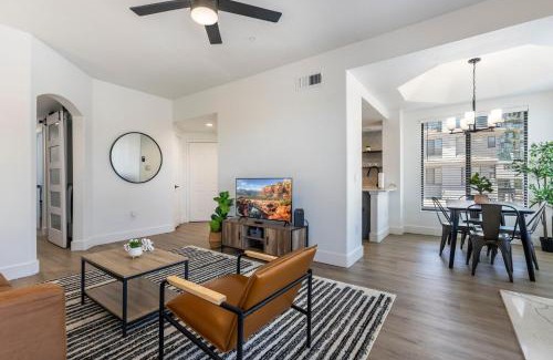 Kierland Apartment | 2BR CozySuites at Kierland Commons with pool #08