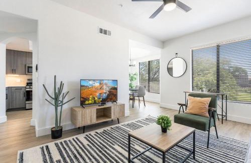 Kierland Apartment | 2BR CozySuites at Kierland Commons with pool #10