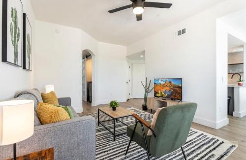Kierland Apartment | 2BR CozySuites at Kierland Commons with pool #10