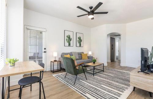 Kierland Apartment | 2BR CozySuites at Kierland Commons with pool #10