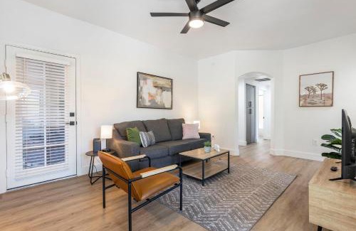 Kierland Apartment | 2BR CozySuites at Kierland Commons with pool #11
