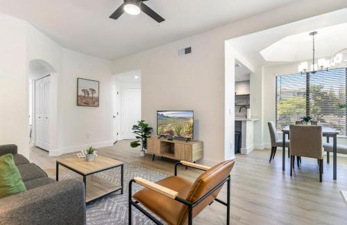 Kierland Apartment | 2BR CozySuites at Kierland Commons with pool #11