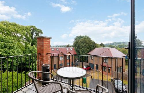 Croham Apartment | 2BR, CR2, Contractors, Parking, Close to station