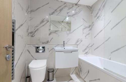 Croham Apartment | 2BR, CR2, Contractors, Parking, Close to station
