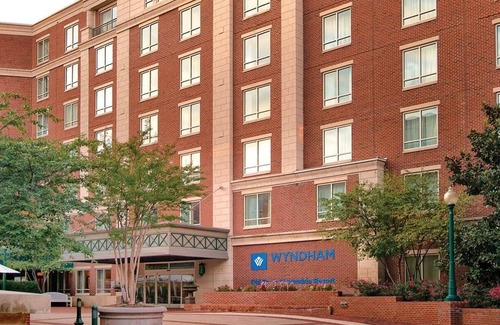 Old Town West Condo | 2br Deluxe Condo Steeped in US History!