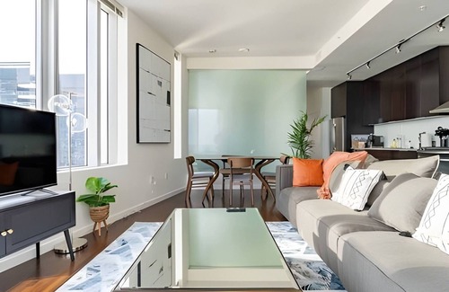 West Bellevue Apartment | 2BR+Den Penthouse | Gym, Pool |Bellevue| Sophari A
