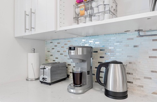 Downtown Seattle Condo | 2BR Designer Condo, Free Parking, Convention Ctr