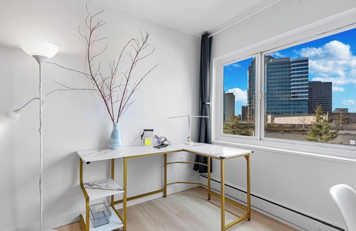 Downtown Seattle Condo | 2BR Designer Condo, Free Parking, Convention Ctr