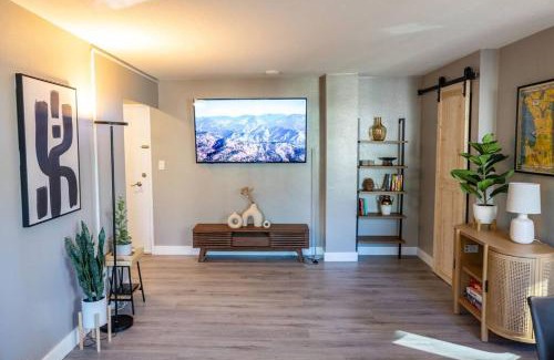 Downtown Seattle Apartment | 2BR Downtown Convention Center Near Attractions