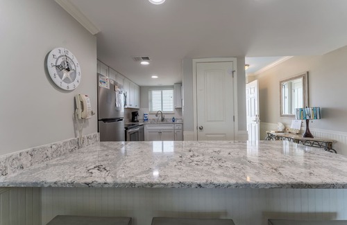 Gulf Shores Condo | 2BR Driftwood Towers, Direct Oceanfront –Completely Remodeled, West Beach Blvd.