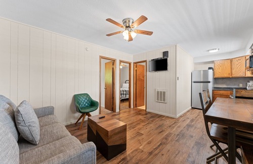 Kimberling City Cabin | 2BR Duplex Cabin w/Community Pool + Boat dock