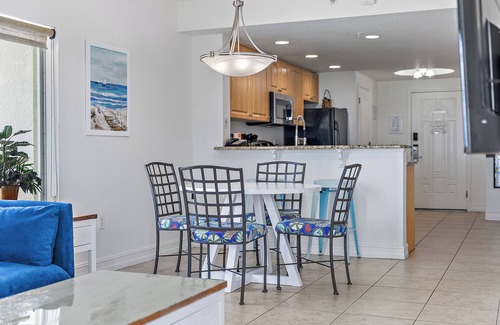 Treasure Island Condo | 🏝️2br End-Unit Condo with Ocean View, Large Balcony, & Beach Access