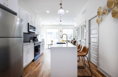 North Philadelphia West Apartment | 2BR | Fairmount Park | 10 mins to DT | Sleeps 10!
