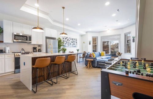 North Philadelphia West Apartment | 2BR | Fairmount Park | 10 mins to DT | Sleeps 8!