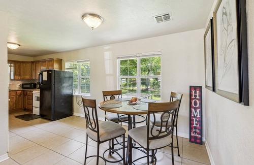 Central Oklahoma City Apartment | 2BR Family Getaway with WiFi + Smart TV | 15 Mins to OKC State Fair | #TA