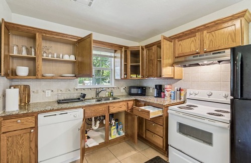 Central Oklahoma City Apartment | 2BR Family Getaway with WiFi + Smart TV | 15 Mins to OKC State Fair | #TA