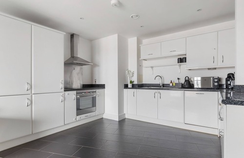 Harrow Apartment | 2BR Flat Close to Wembley | Quick Tube To London!
