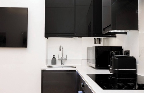 Wandsworth Apartment | 2BR flat w garden in Wandsworth, 7min tube