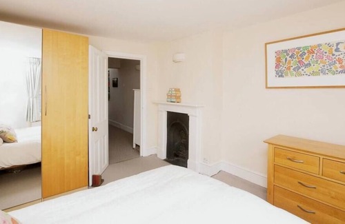 Fortune Green Apartment | 2BR flat with roof terrace