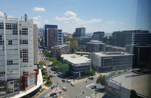 Newstead Apartment | 2BR Food & Drink Hub ★Gym★Pool★Views★Roof Terrace