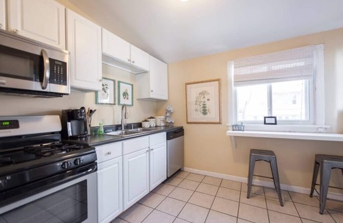 Clifton Apartment | 2BR - FRANKFORT AVE - WALK & DINE - *BEST SPOT!