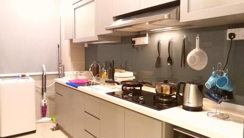 Tebrau Apartment | 2BR FREE WiFi near Austin Water Themepark (1-5pax)